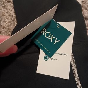 Roxy Black and Pink Leggings NWT